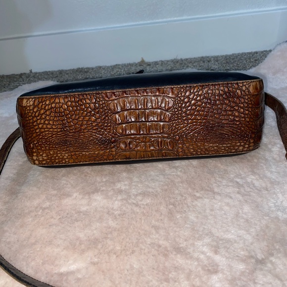Vintage Brahmin crossbody - Picture 4 of 10